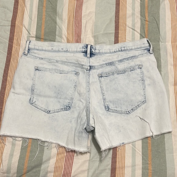 Acid Wash GAP Denim 5” Shorts ( 16/33 ) - Picture 4 of 4